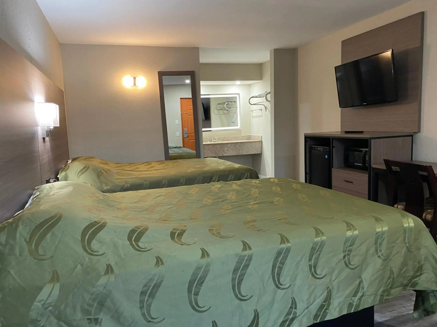 Brentwood Inn & Suites