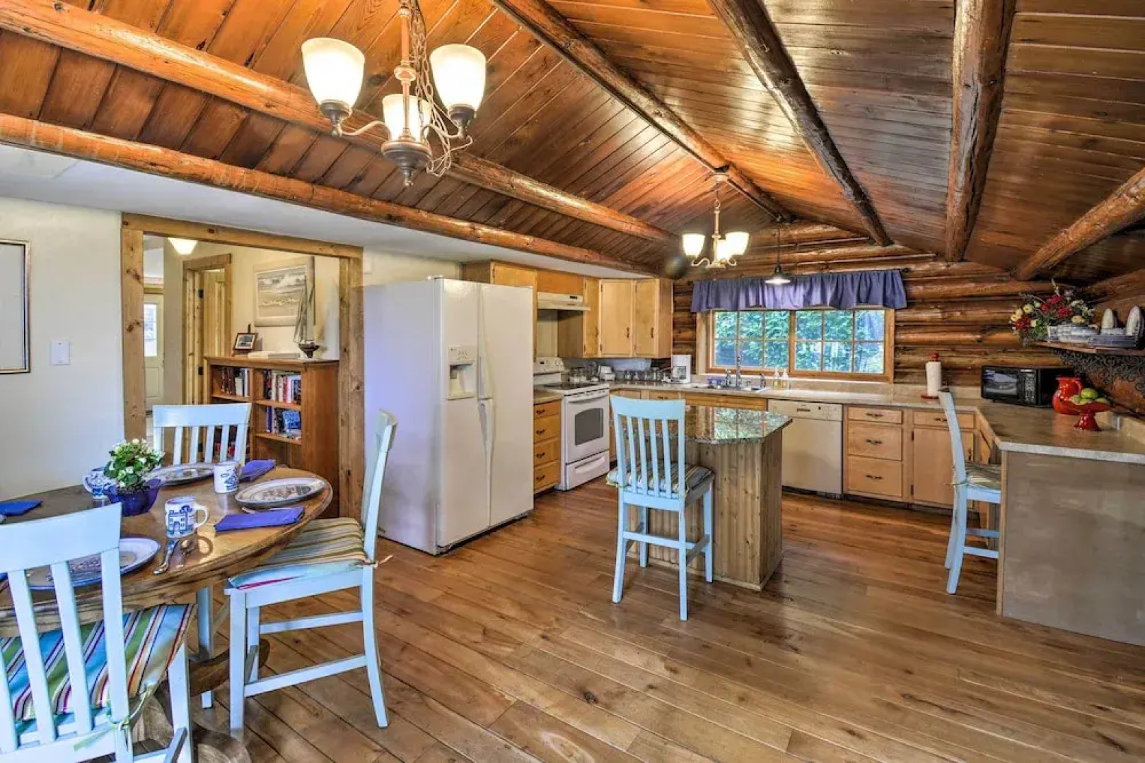 Historic Belfair Cabin Abode on the Hood Canal!