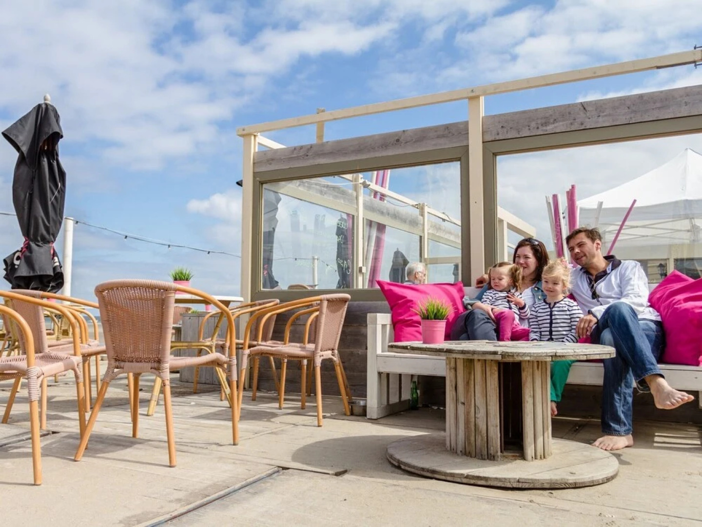 Moder Chalet With a Dishwasher, Behind the Dunes