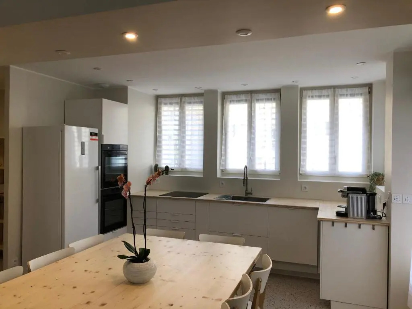 La Maison, 4 appartements 3 étoiles climatisés au centre ville avec jardin proche du Parc et des Thermes