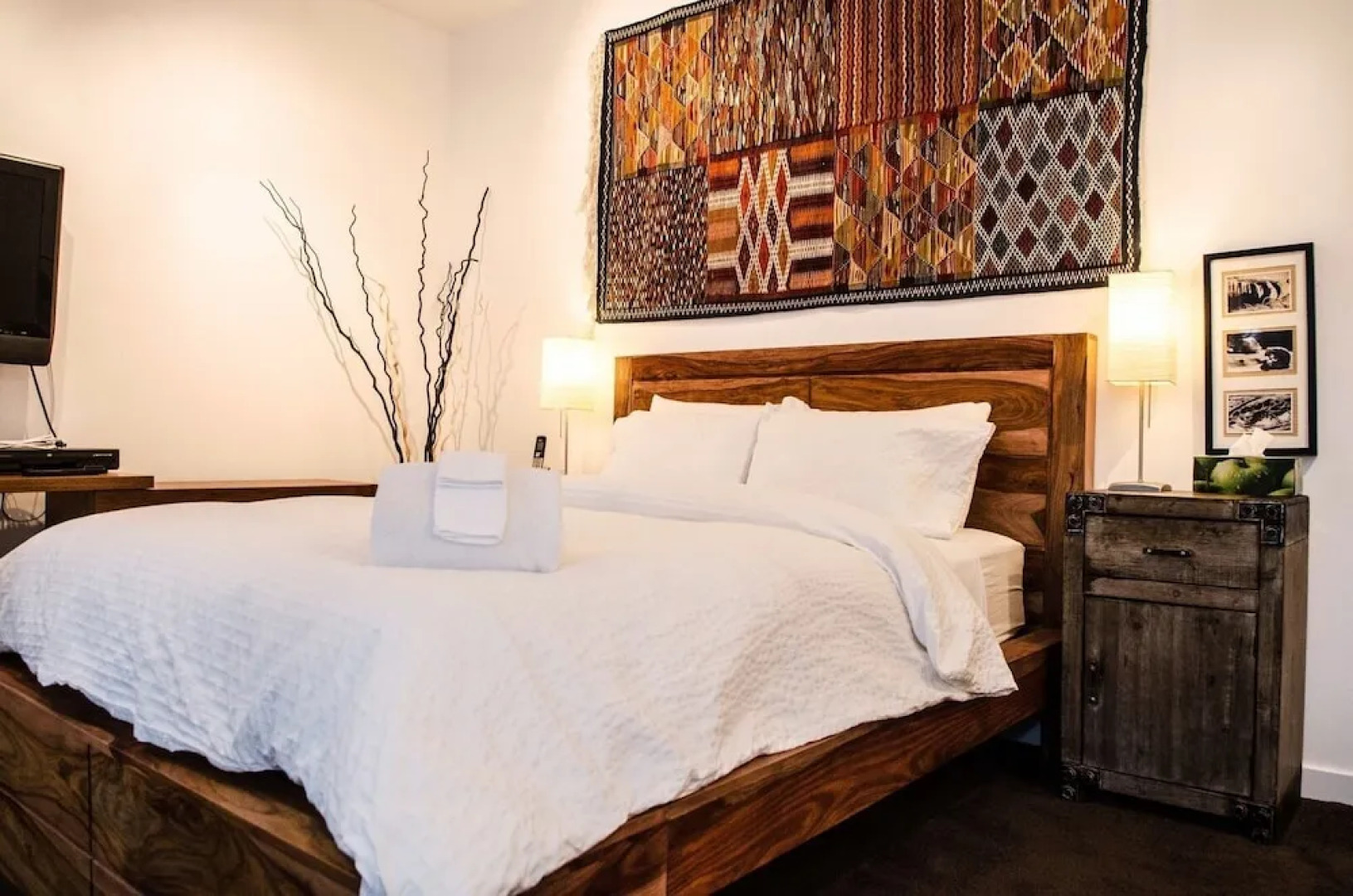 83mf - Lakeside - Hot Tub - Bbq - Dock - Sleeps 4 2 Bedroom Home by RedAwning