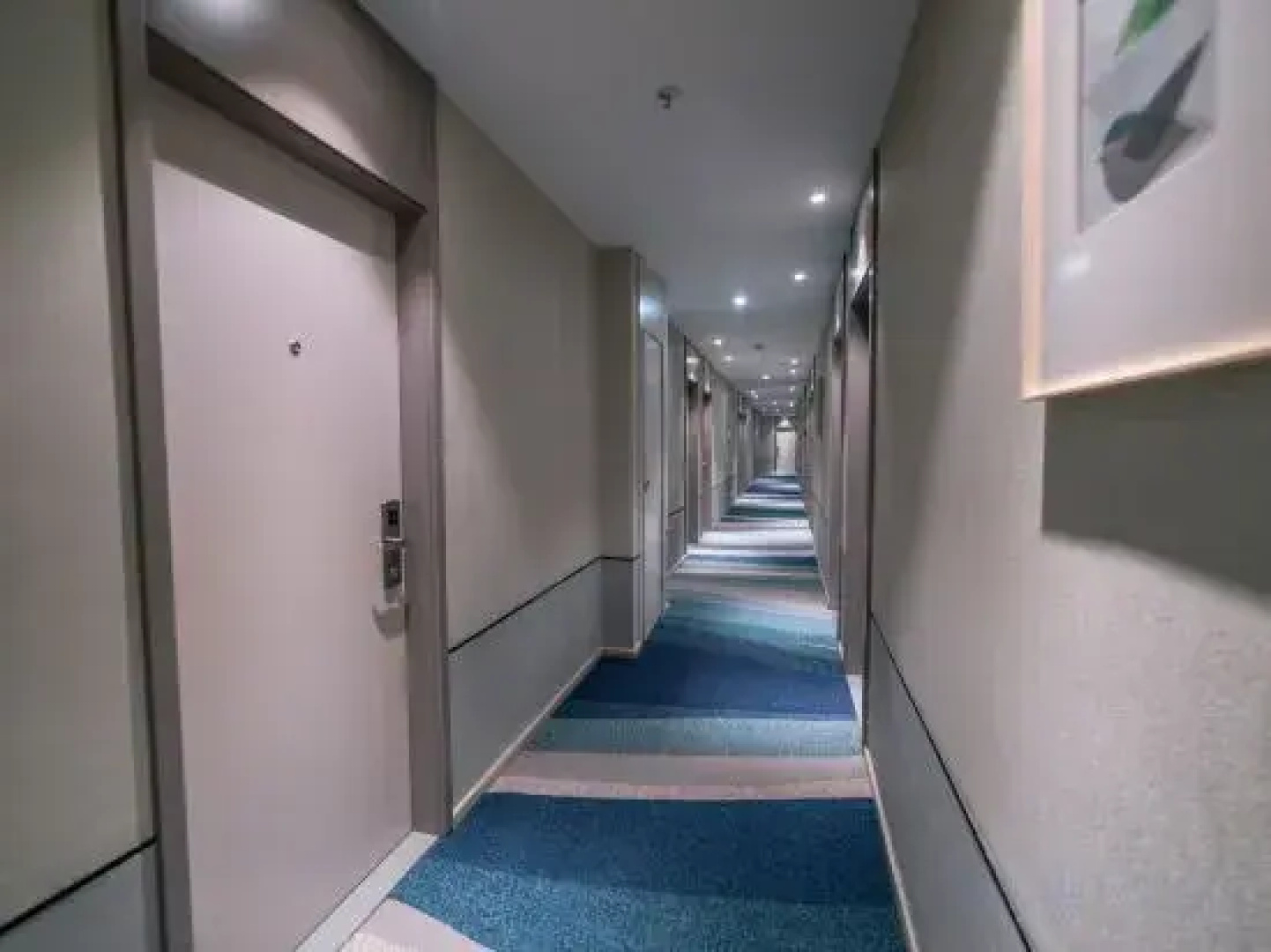 Homeinn Selected Hotel (Jingdezhen People's Square Yuyaochang Store)