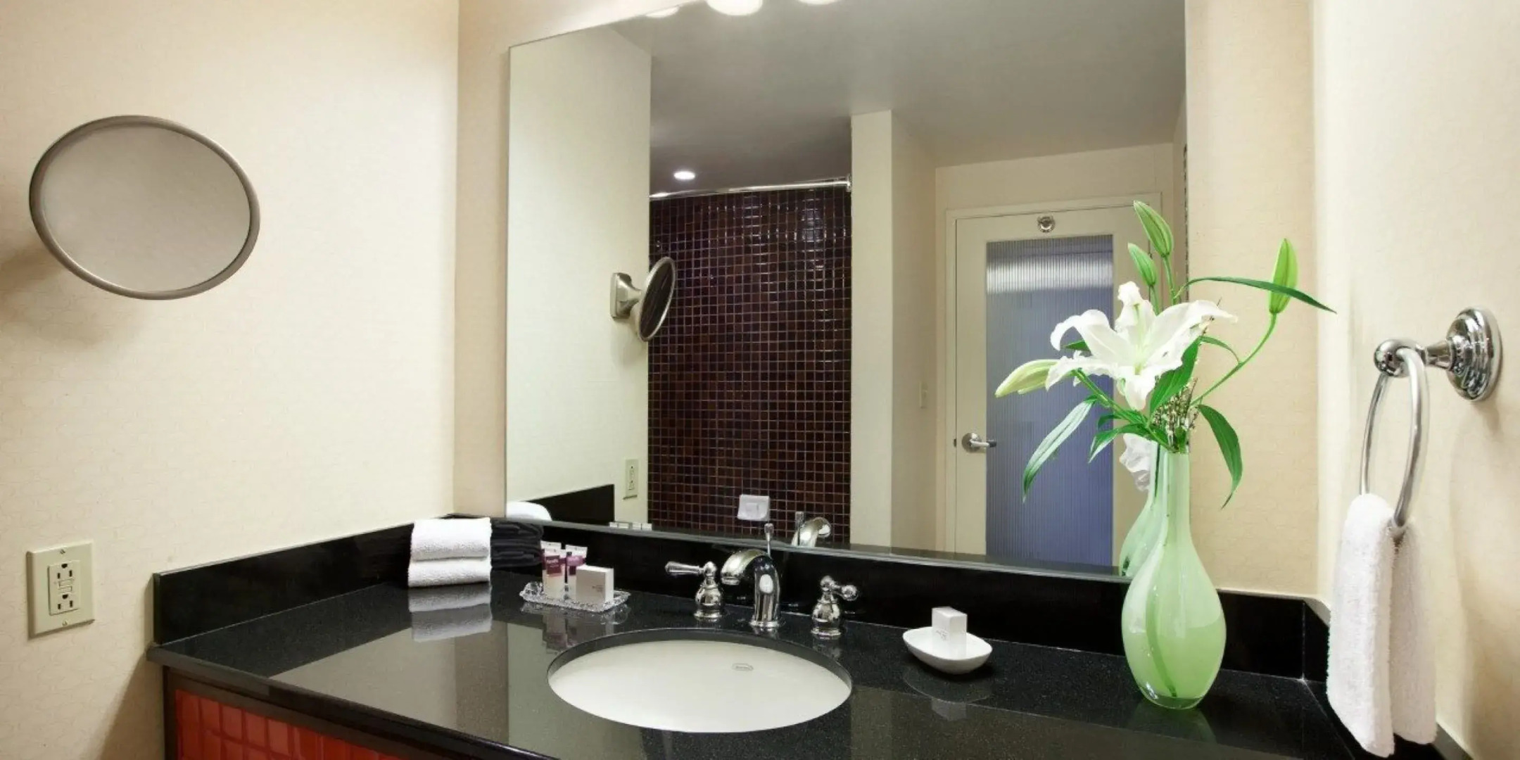 Отель Caesars Republic Lake Tahoe — A Caesars Destination