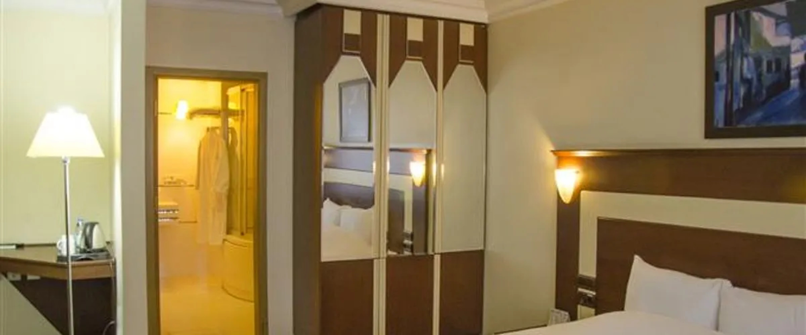 Tilmen Hotel