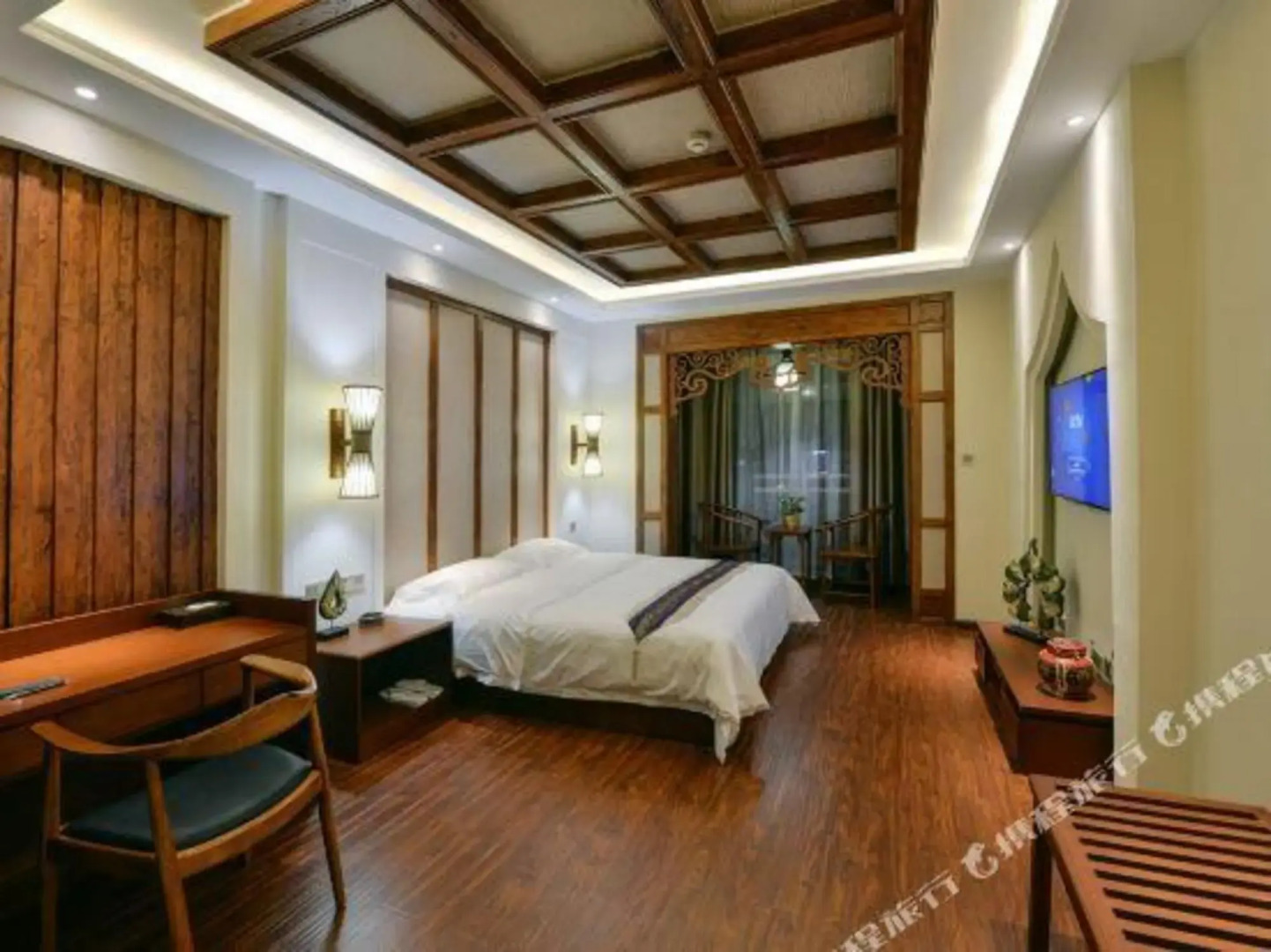 Sawadika Fengqing Hotel