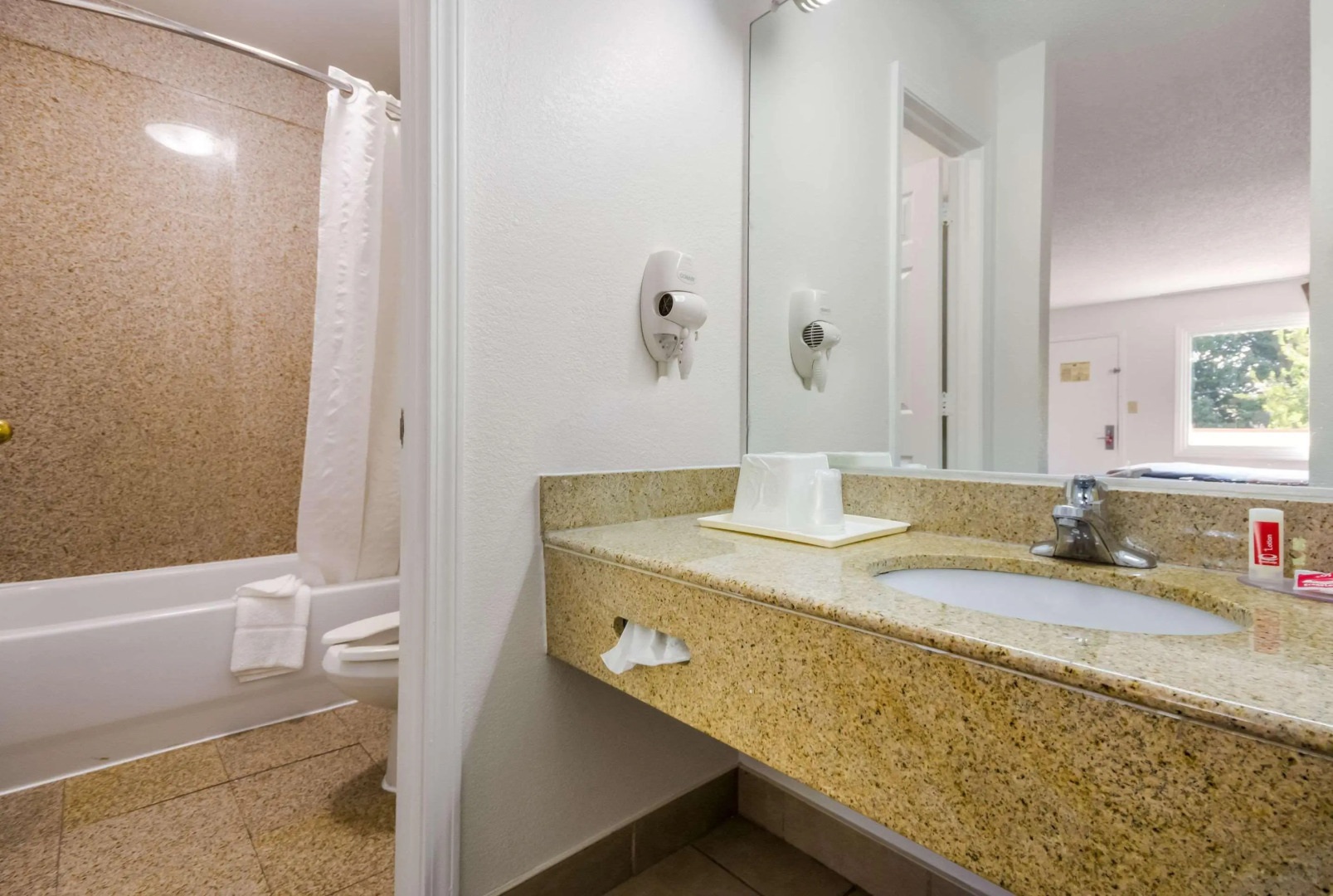 Econo Lodge Little Creek