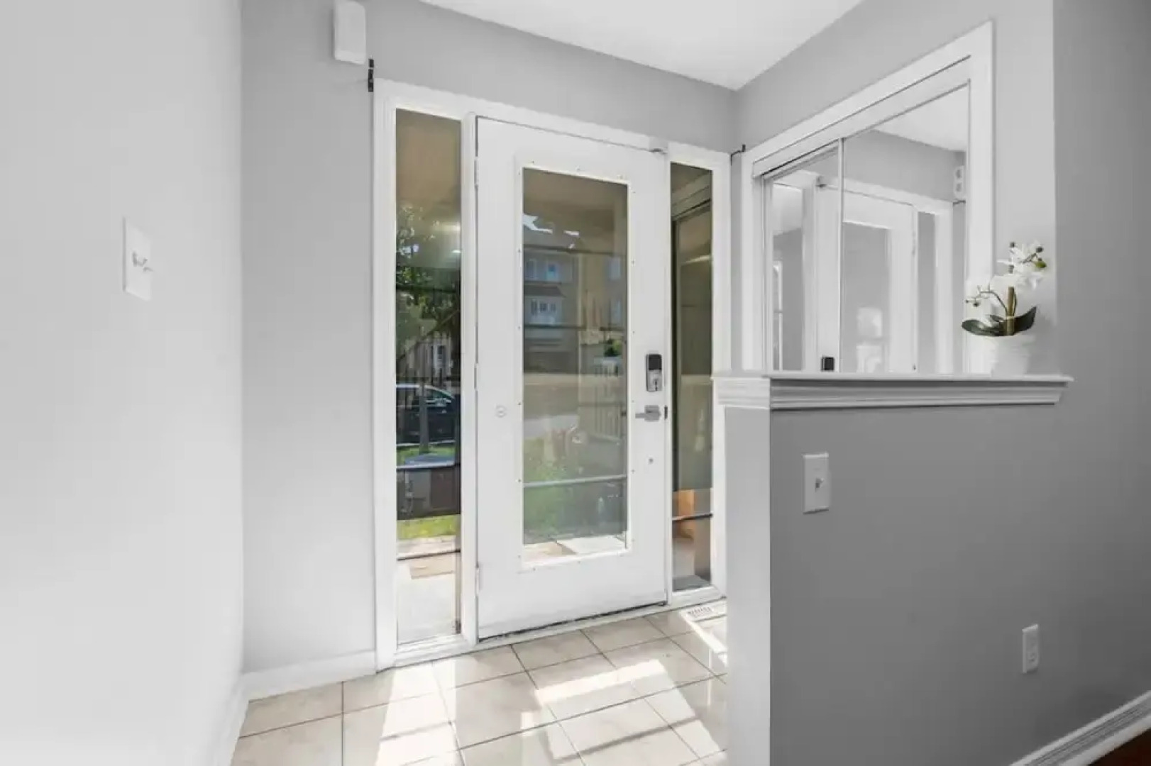 Contemporary 3BR Townhouse in Ajax Cozy Central