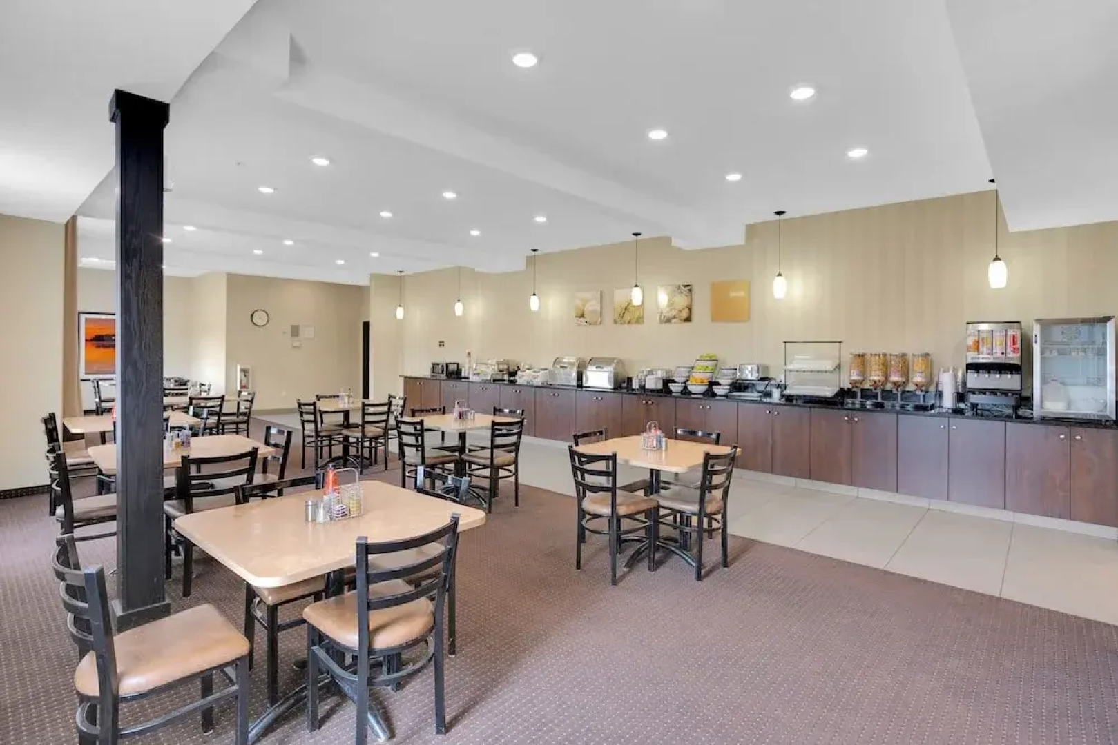Duvernay Inn & Suites