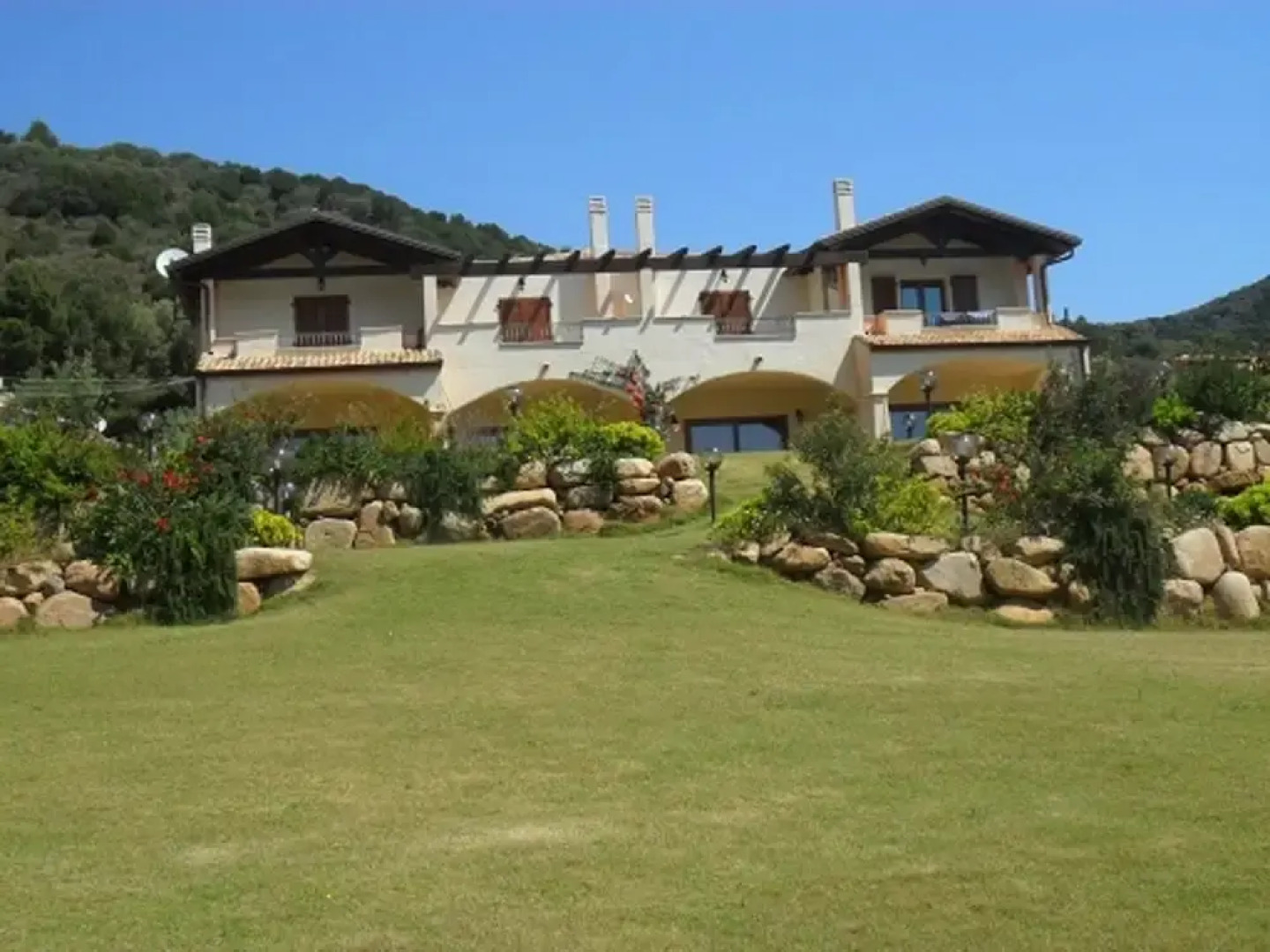 Villa With 4 Bedrooms in Chia, With Wonderful sea View, Furnished Garden and Wifi - 800 m From the Beach