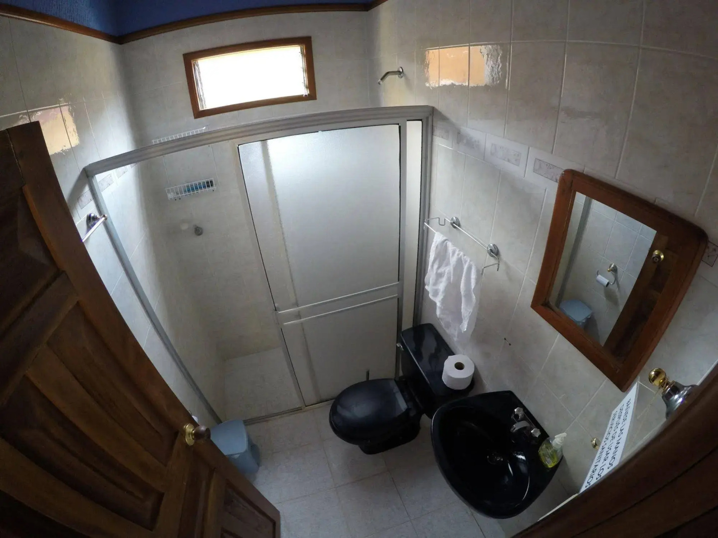 Leticias Guest House - Hostel