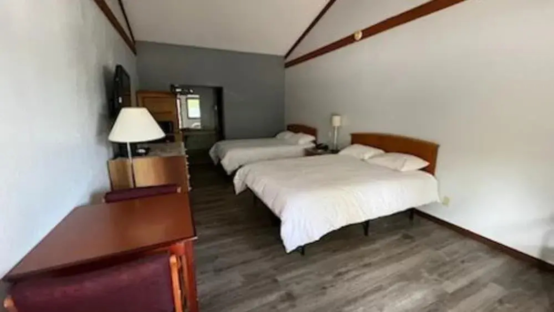 Sunset Dunes Inn & Suites