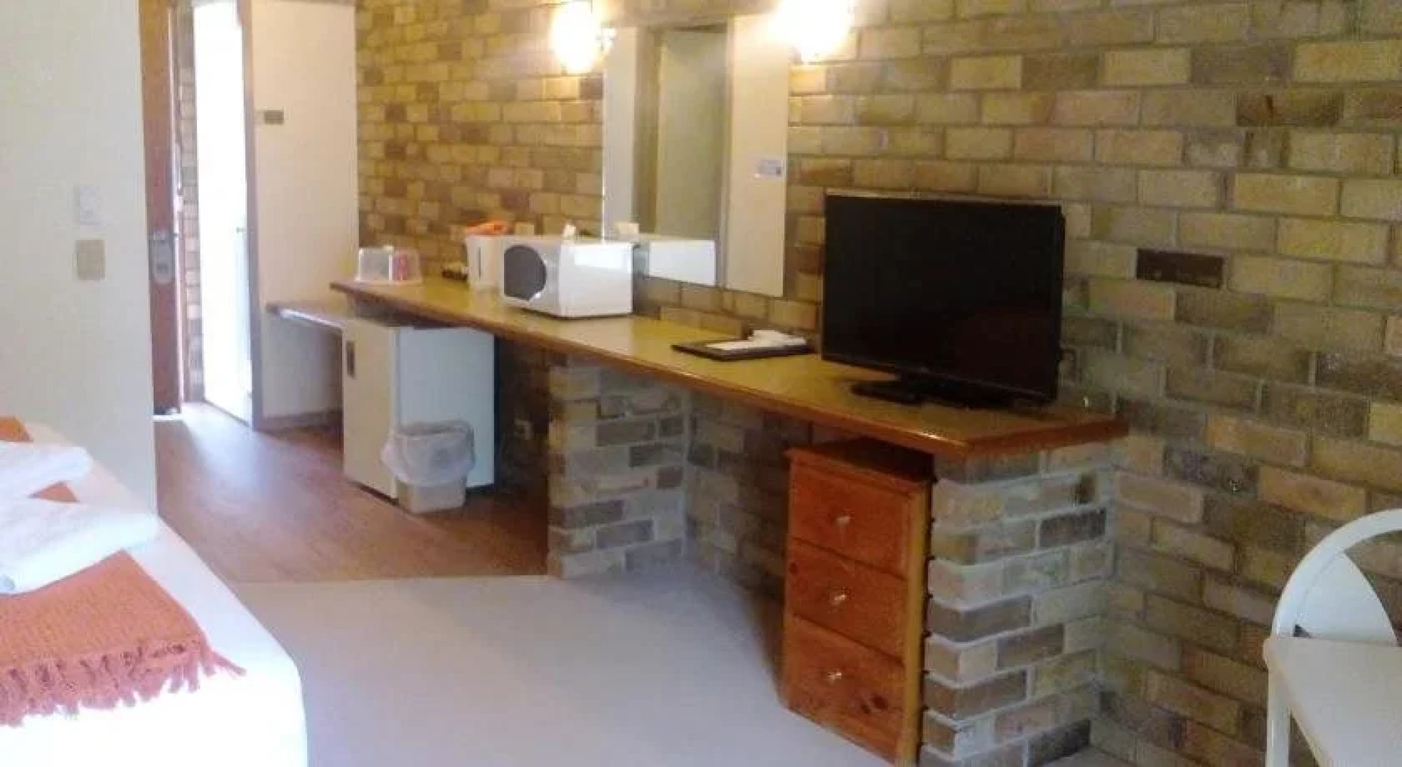 Magdala Motor Lodge & Lakeside Restaurant