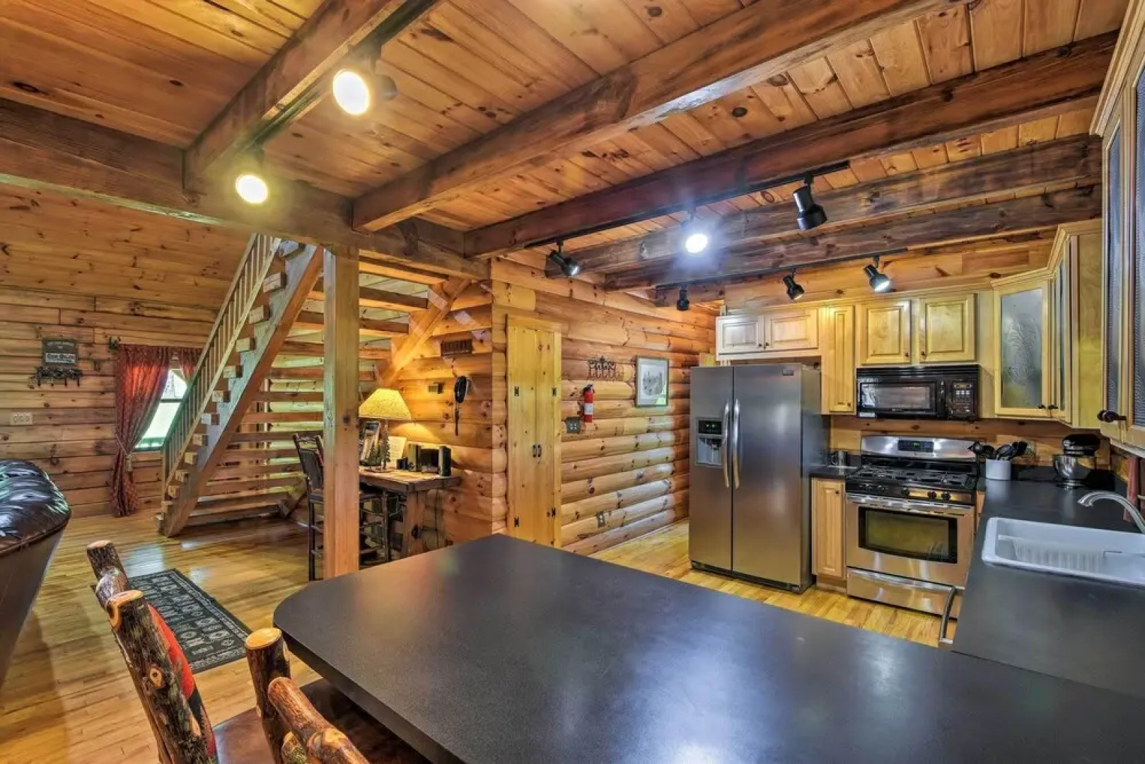 Cozy Trenton Cabin w/ Spa ~ 15 Mi to Lookout Mtn!