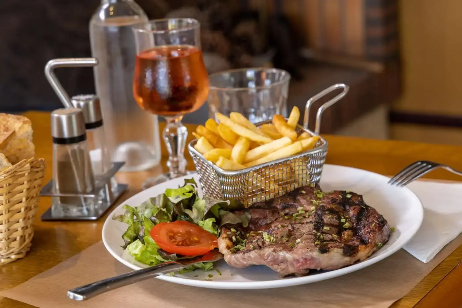 Le 2 by HOTEL AKENA LA FERTE BERNARD