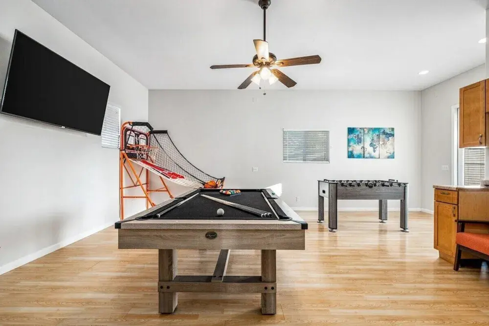 Relaxing 5BR Retreat with Pool Game Room
