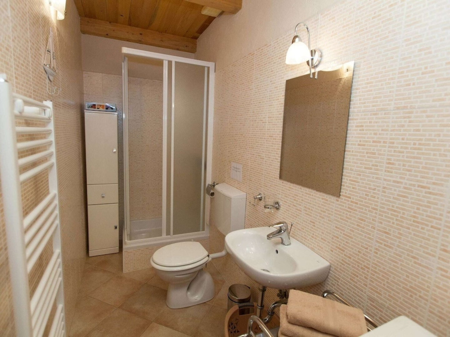 Authentic Large Villa With Private Swimming Pool & Wellness