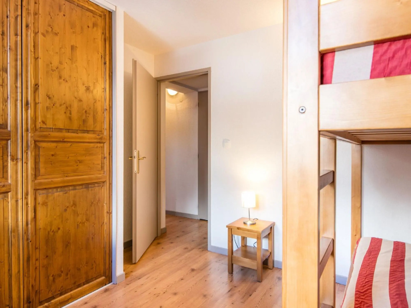 Large apartment with a view near the ski slope of Valloire