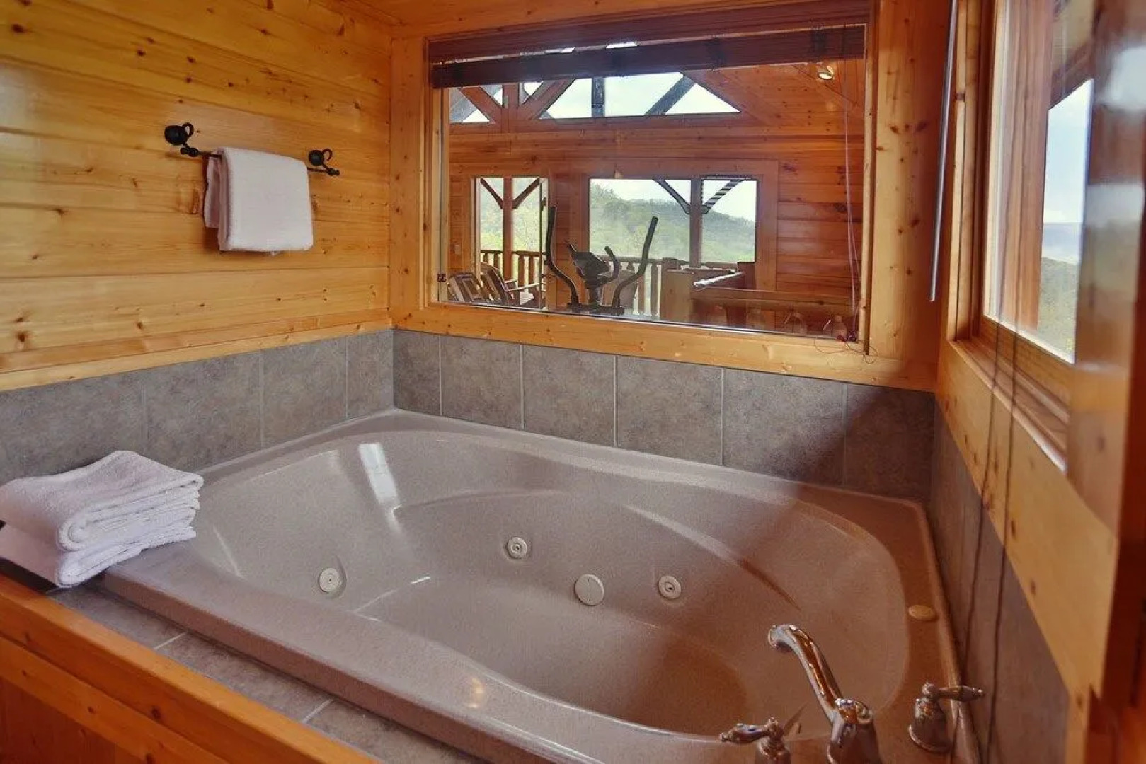 Mountain Dreams 2 Br cabin by RedAwning