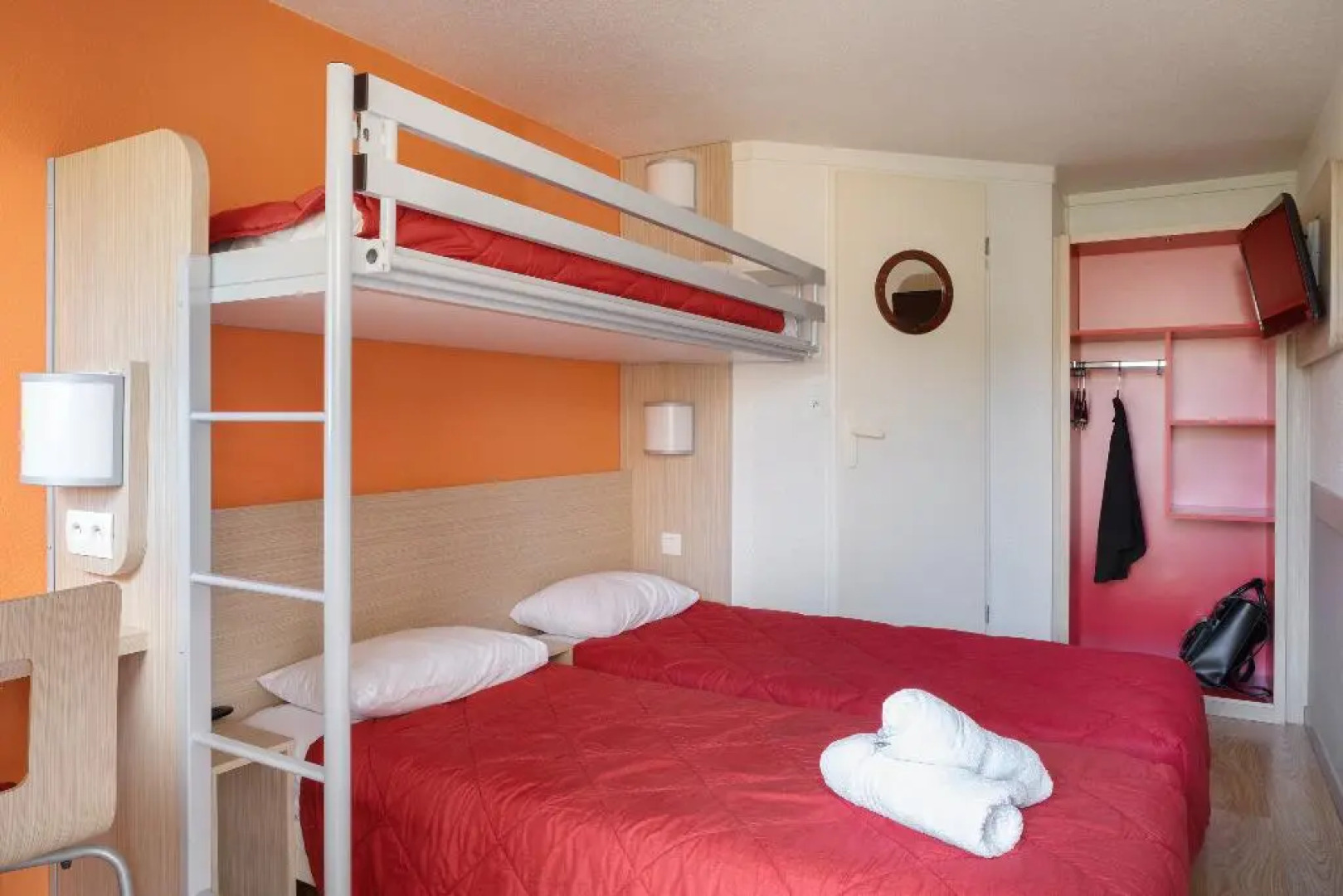 Première Classe La Ville-Du-Bois