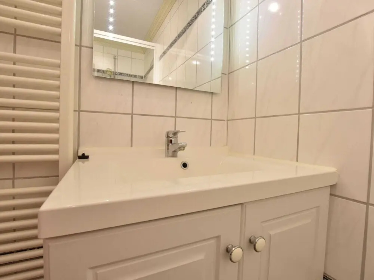 Modern Holiday Home in Kaatsheuvel with Hot Tub