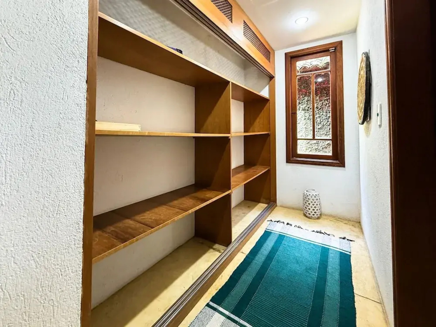 Casa com Piscina Privativa e Natureza – Granja Viana, São Paulo