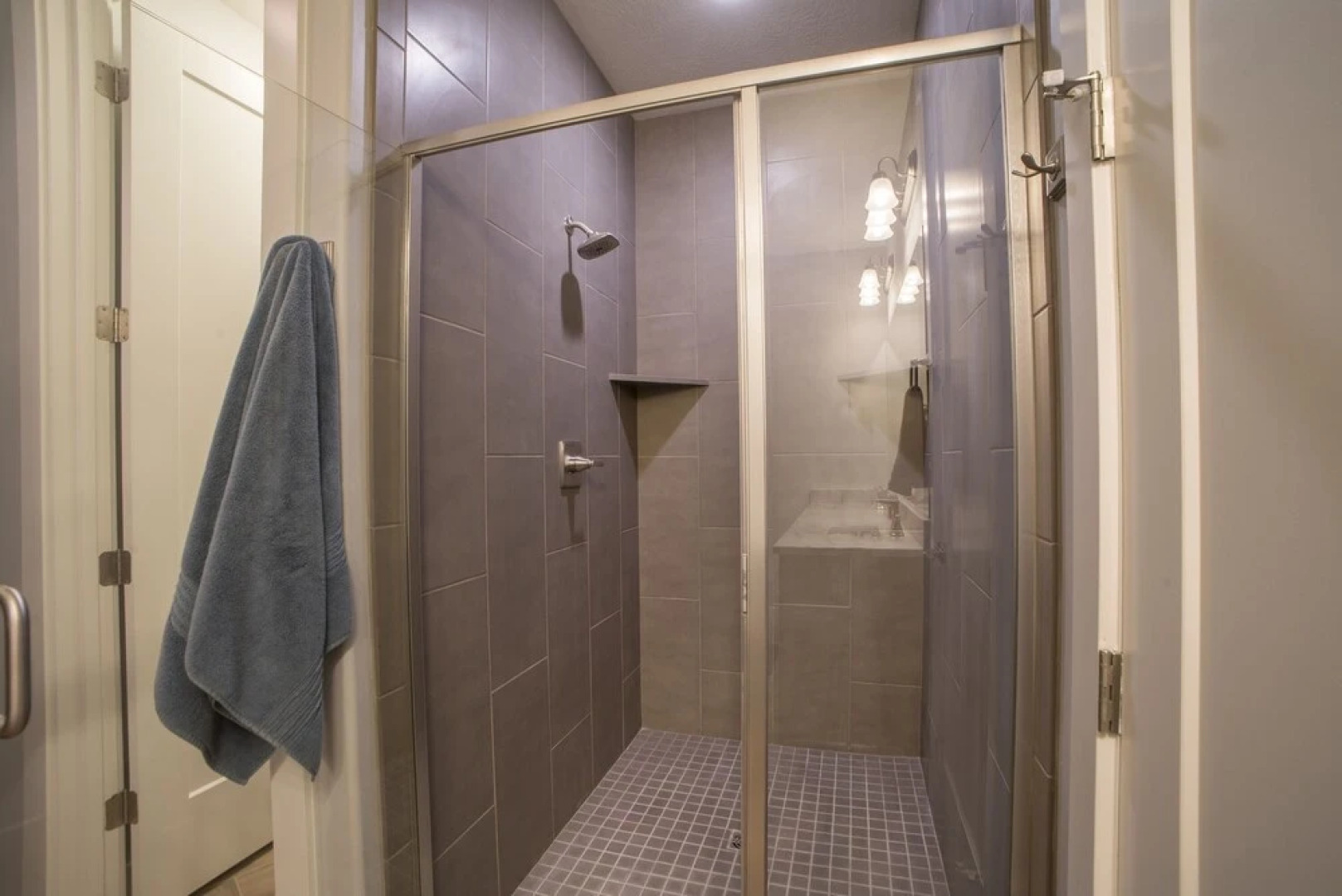 Family Vacation~crater Hot Spring, Tubing & Ice Skating~kanton 3 Bedroom Apts by RedAwning