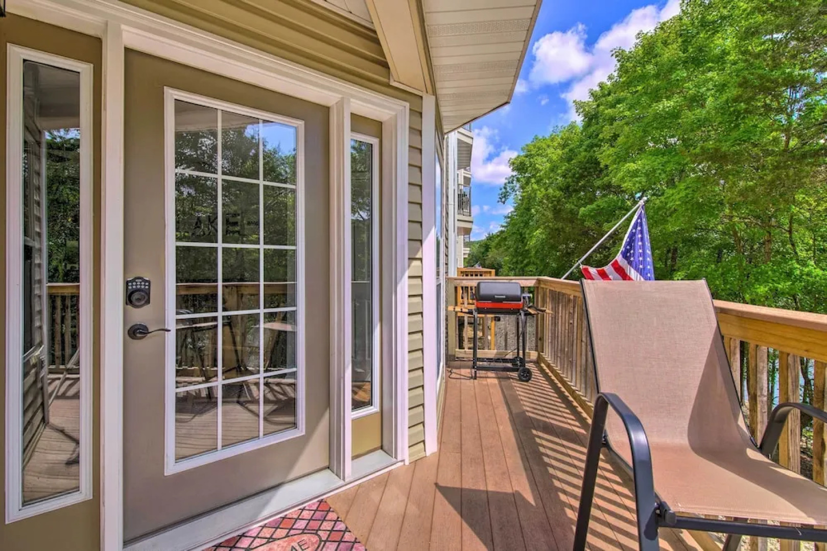 Bright Ozarks Condo w/ Balcony & Lake Views!