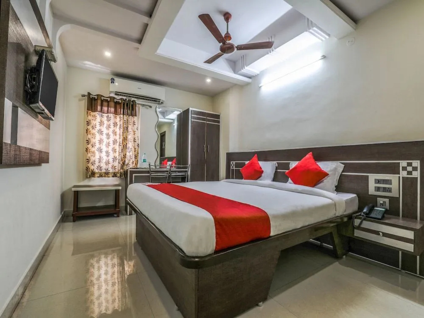 OYO 16930 Madhura Inn