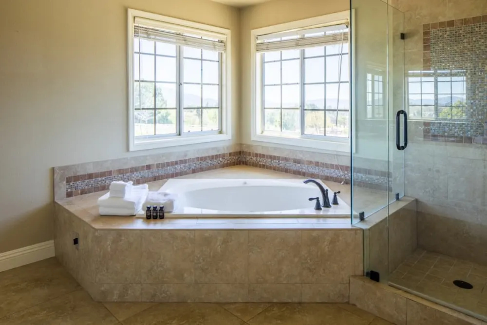 Willow by Avantstay Mountain Views - See Hot Air Balloons From Pool