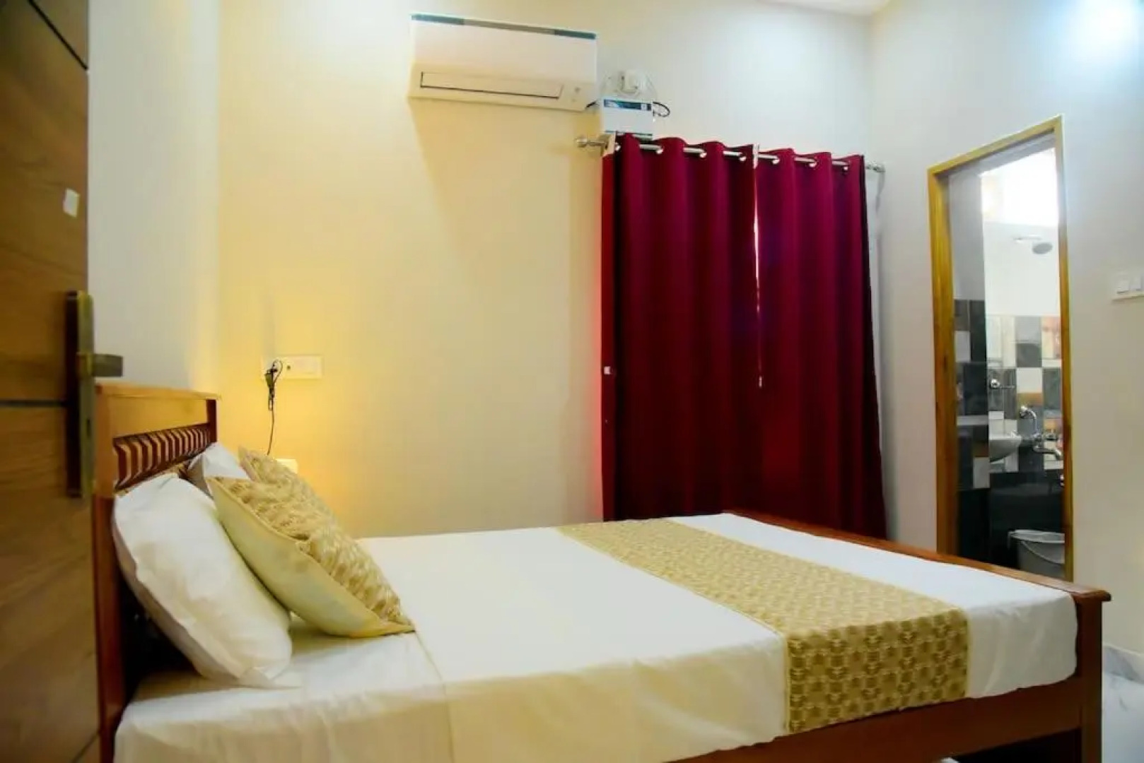 Sri Apartment 2BHK For Familys Couples Parking A1