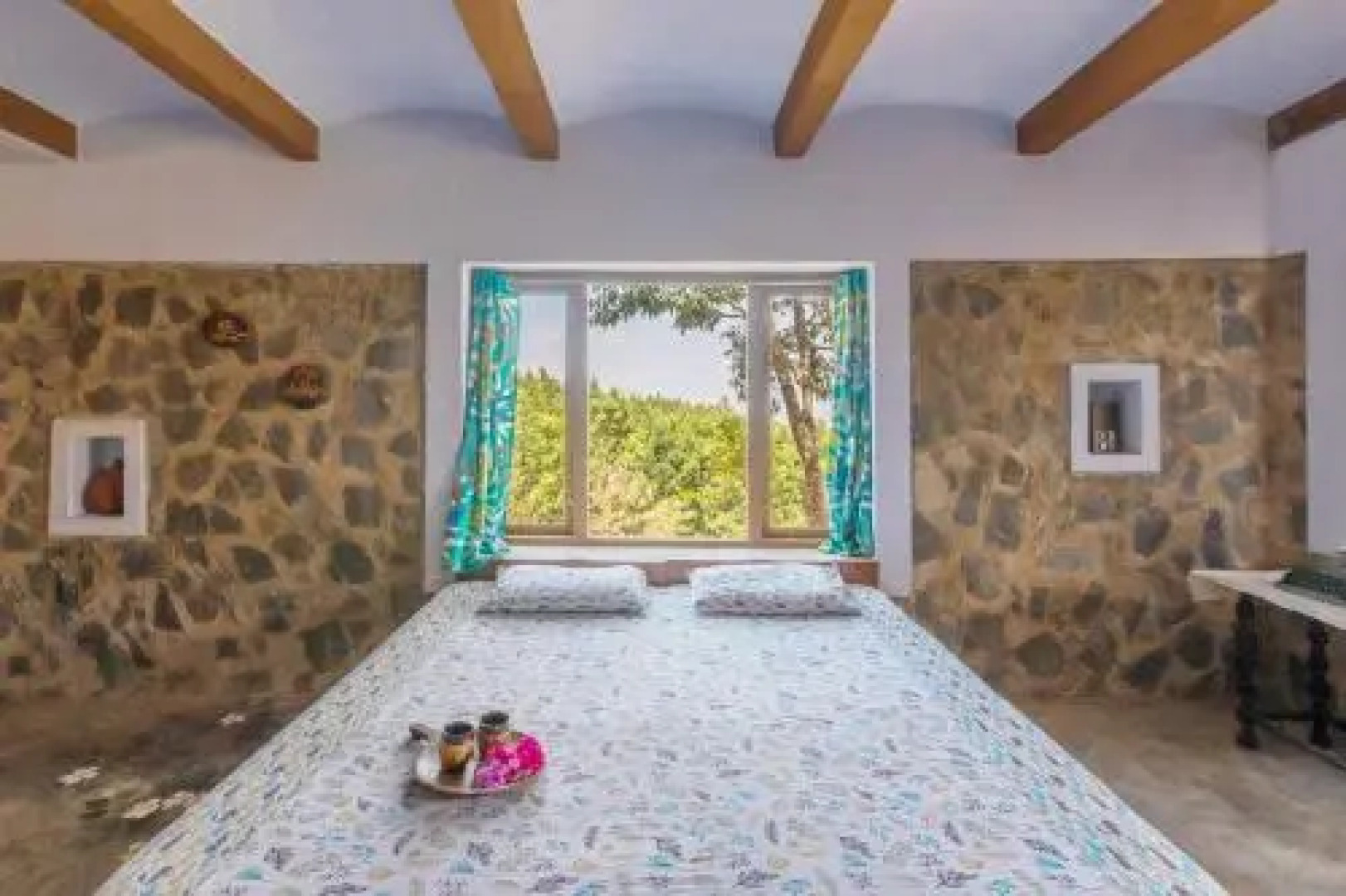 Wild Walkers by Vista Rooms