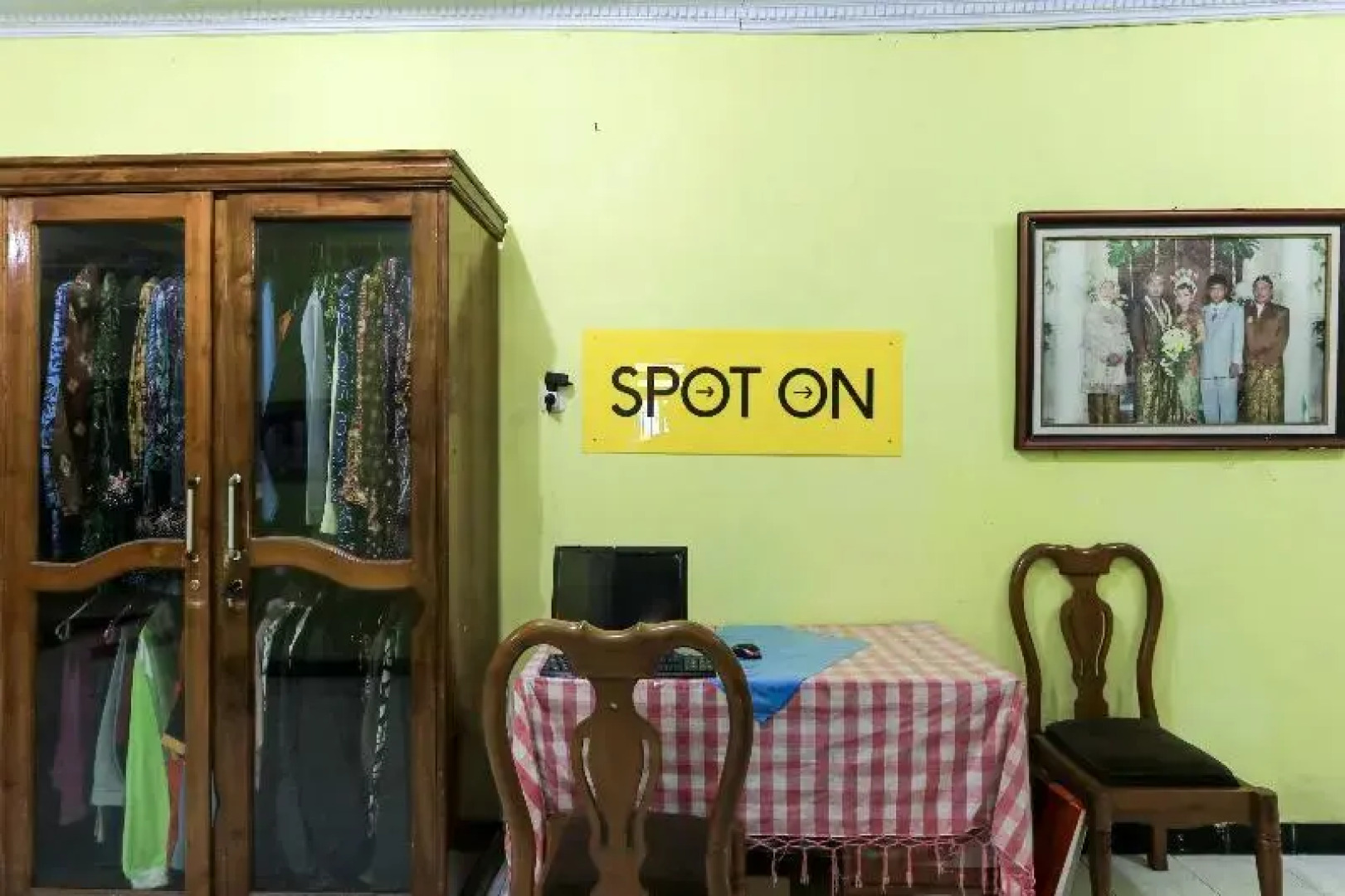 SPOT ON 2440 Wallet Family Residence