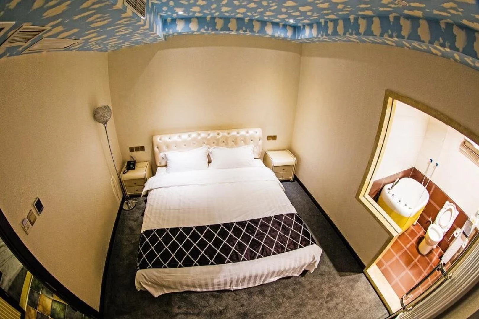 Dalian 1219 Theme Hotel