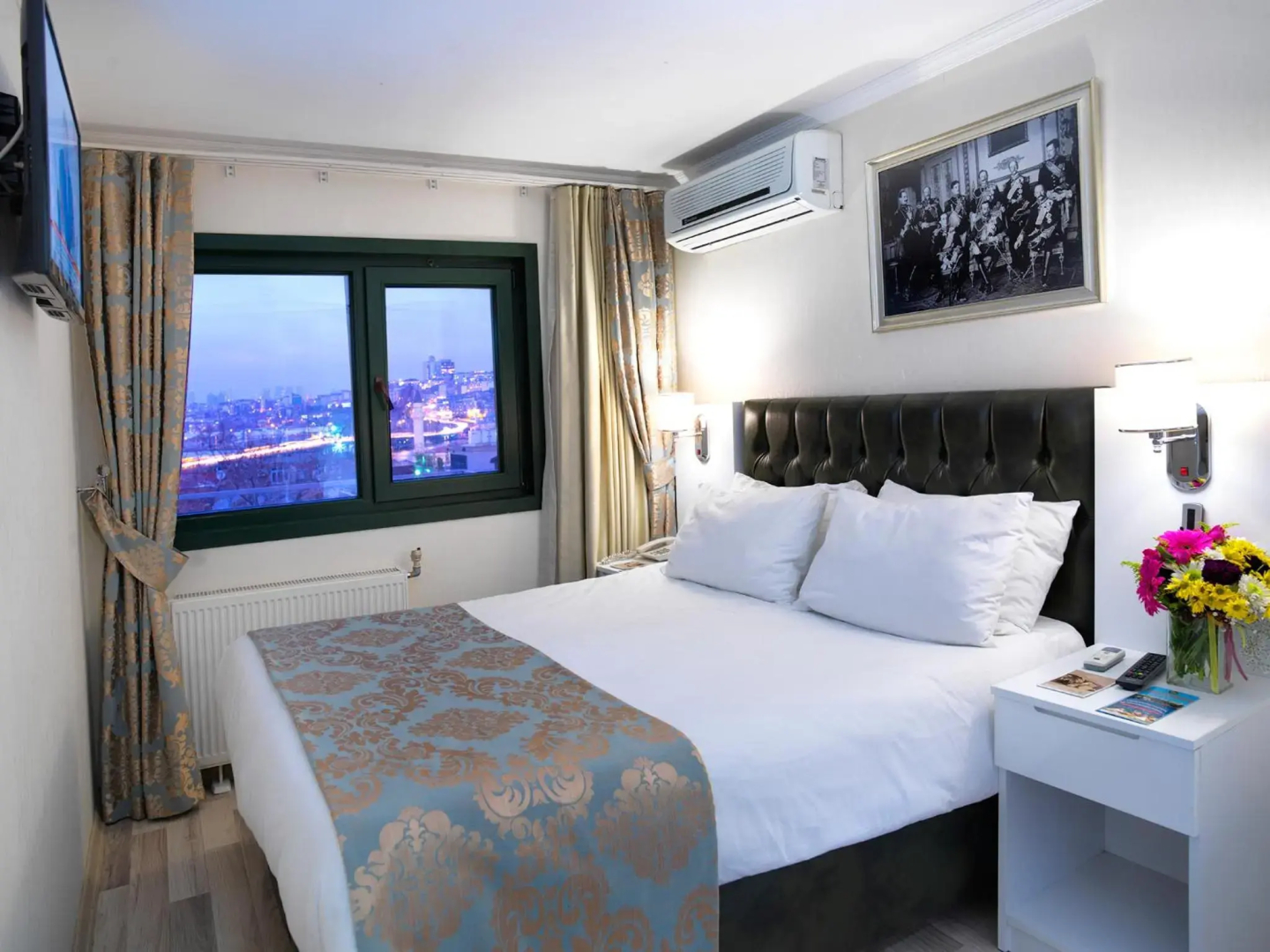 Monarch Hotel