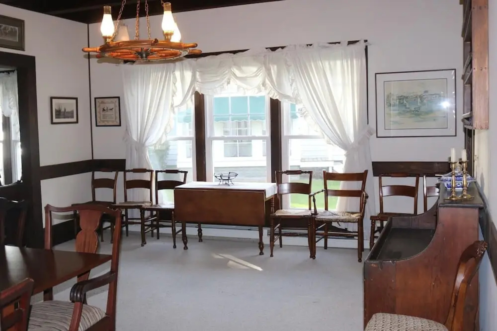 4757 Whiteside 6 Bedroom Home