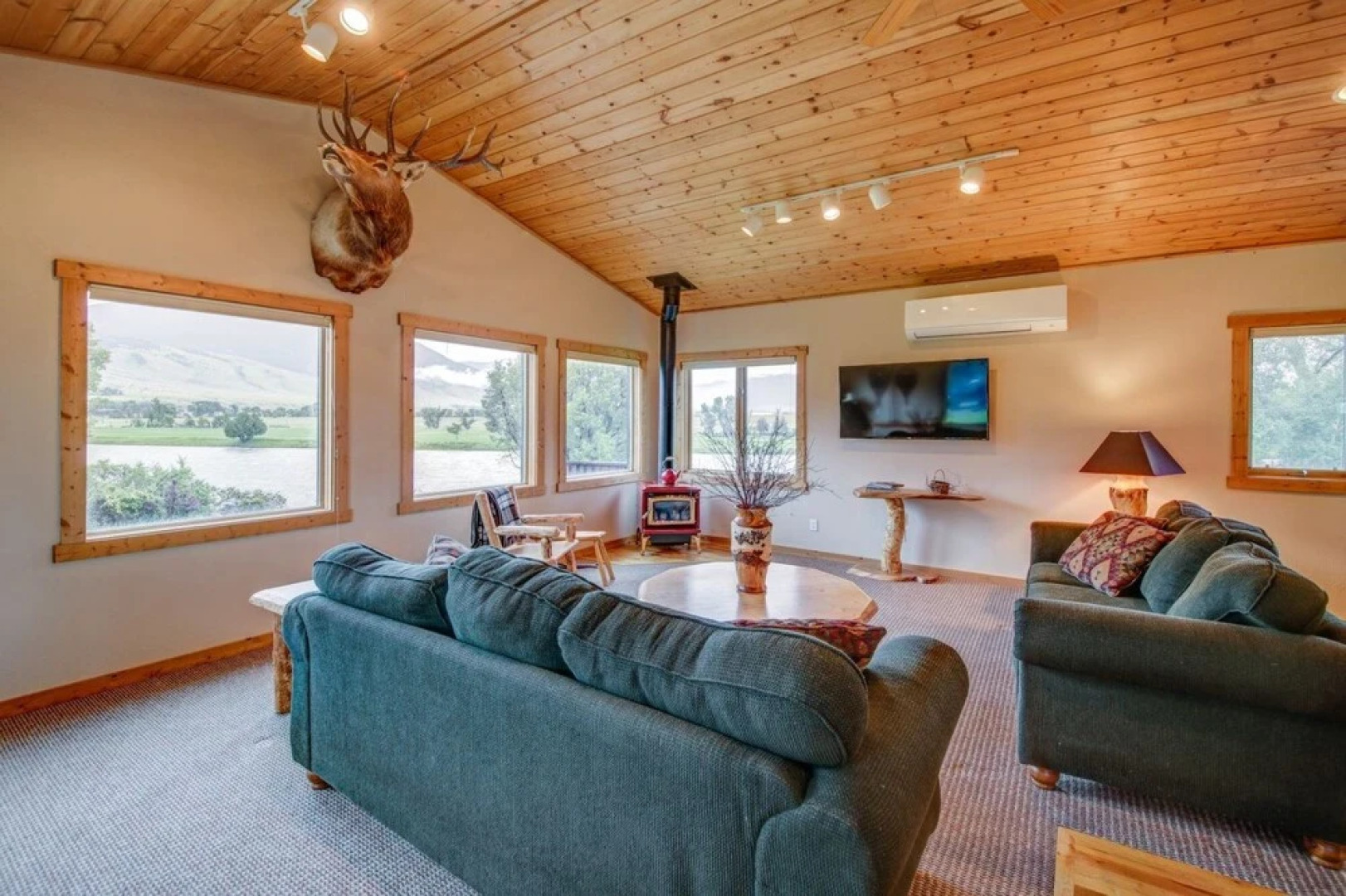 PV - Yellowstone River Retreat