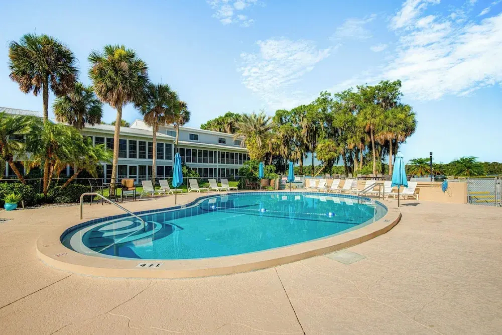 Quaint Welaka Getaway: Steps to St Johns River!