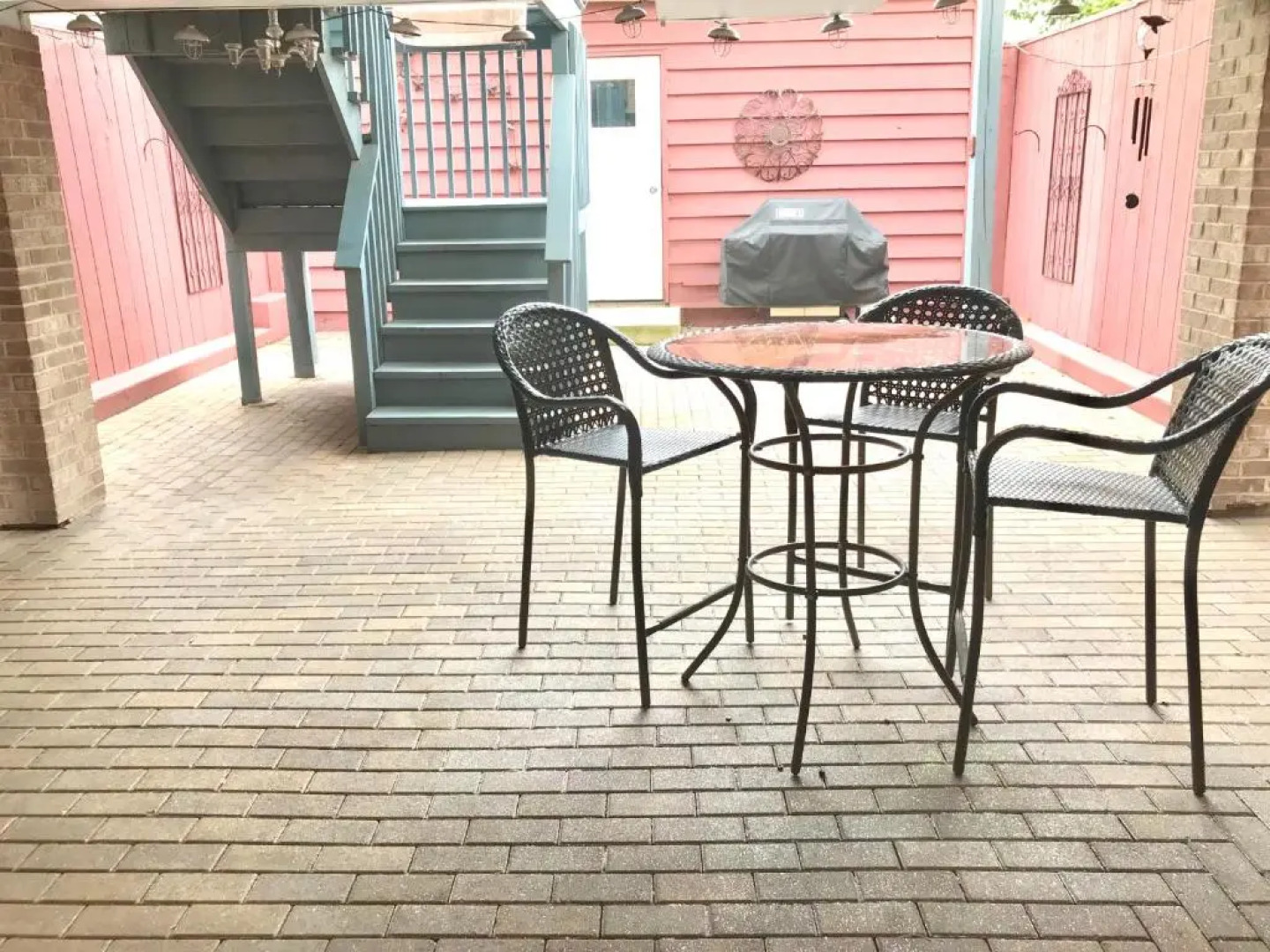 Old Town-Gold Coast Amazing 3 br Home/ Free Parking/ Breakfast/ Backyard/ Walk Everywhere/ Pets OK