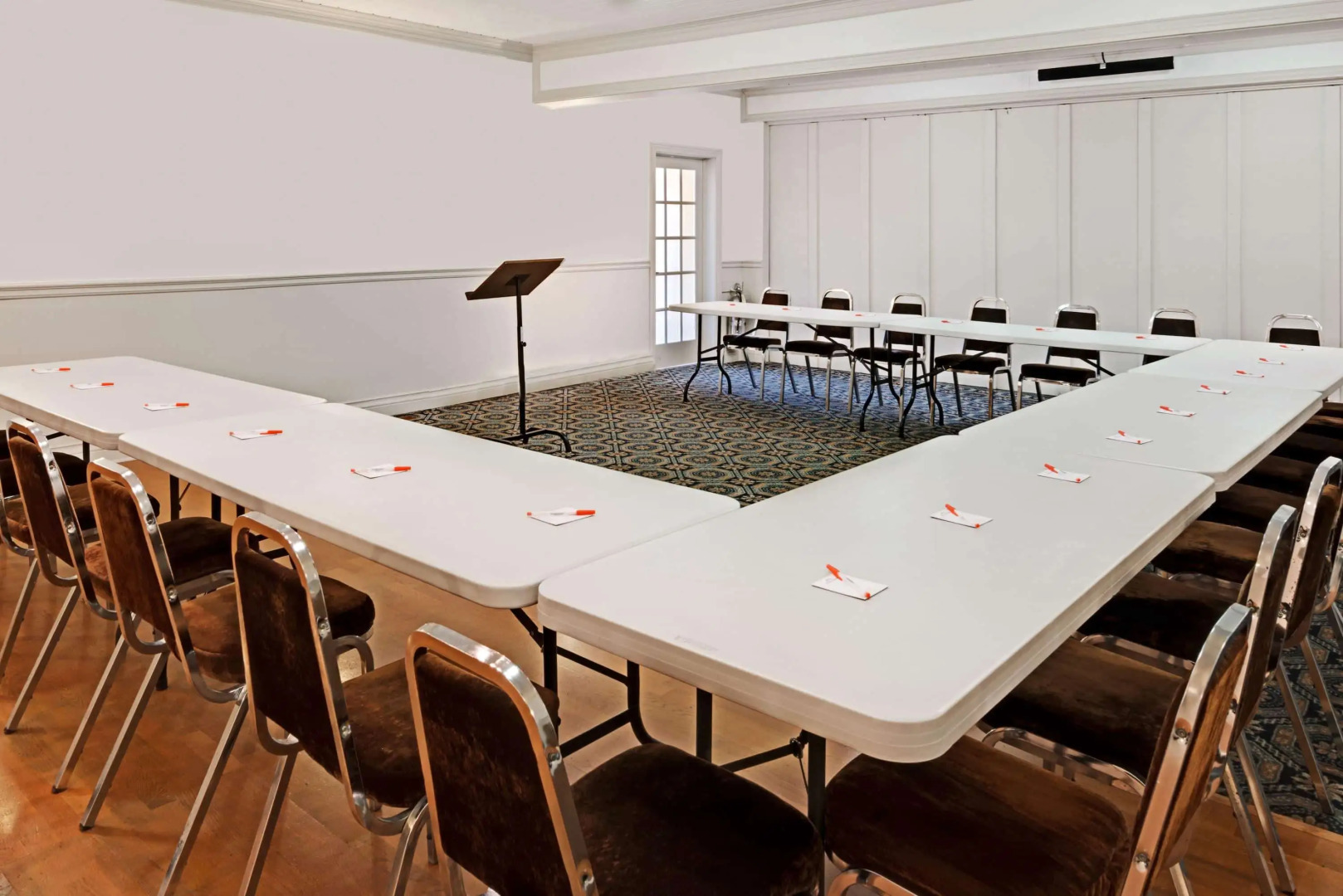 Howard Johnson by Wyndham Lindsay