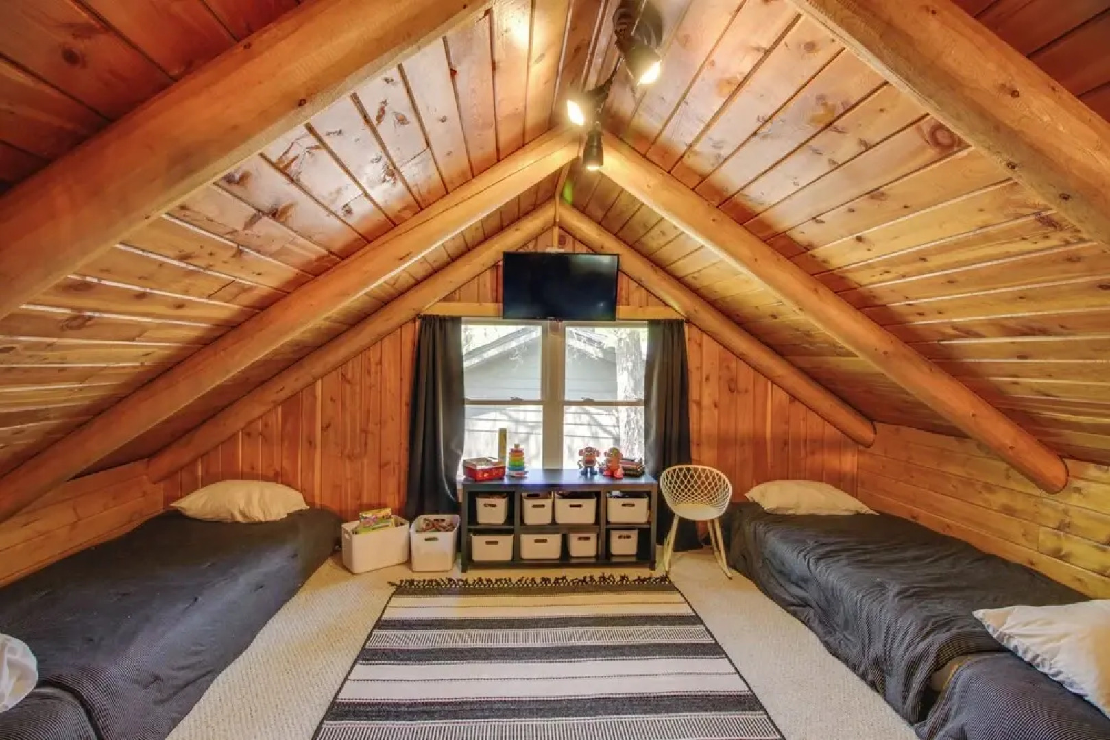 1 Mi to Beach & Lake: Breezy Point Cabin w/ Yard!