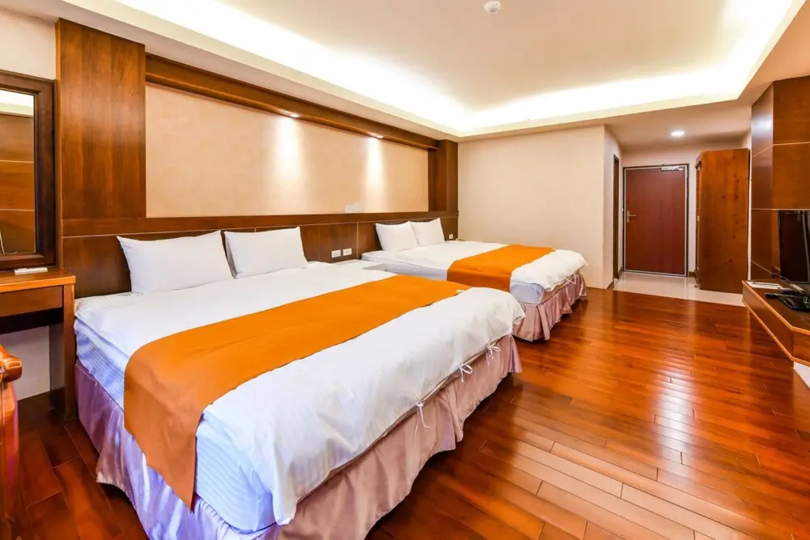 Chanshuo Forestville