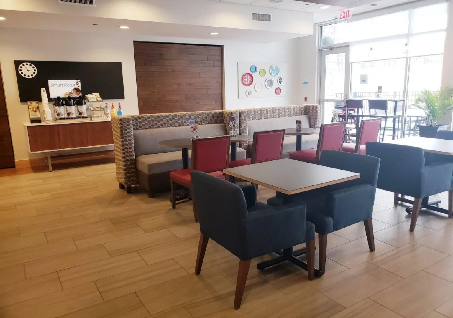 Holiday Inn Express & Suites Altoona by IHG