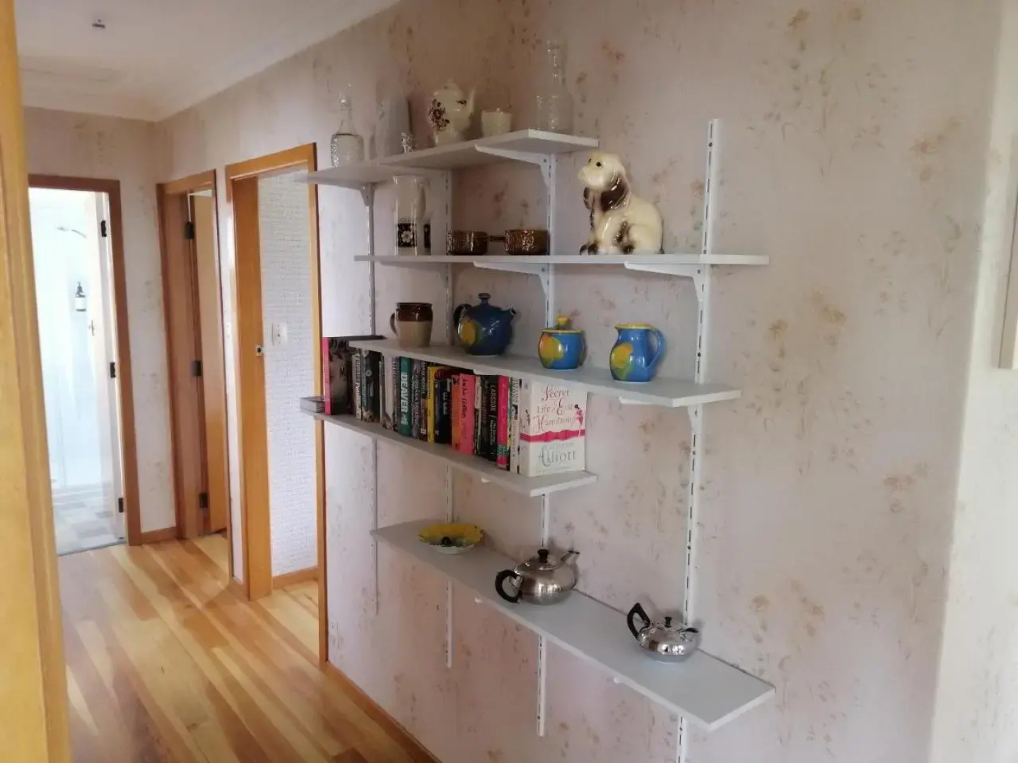 Super Central Cosy Greytown House with Garage