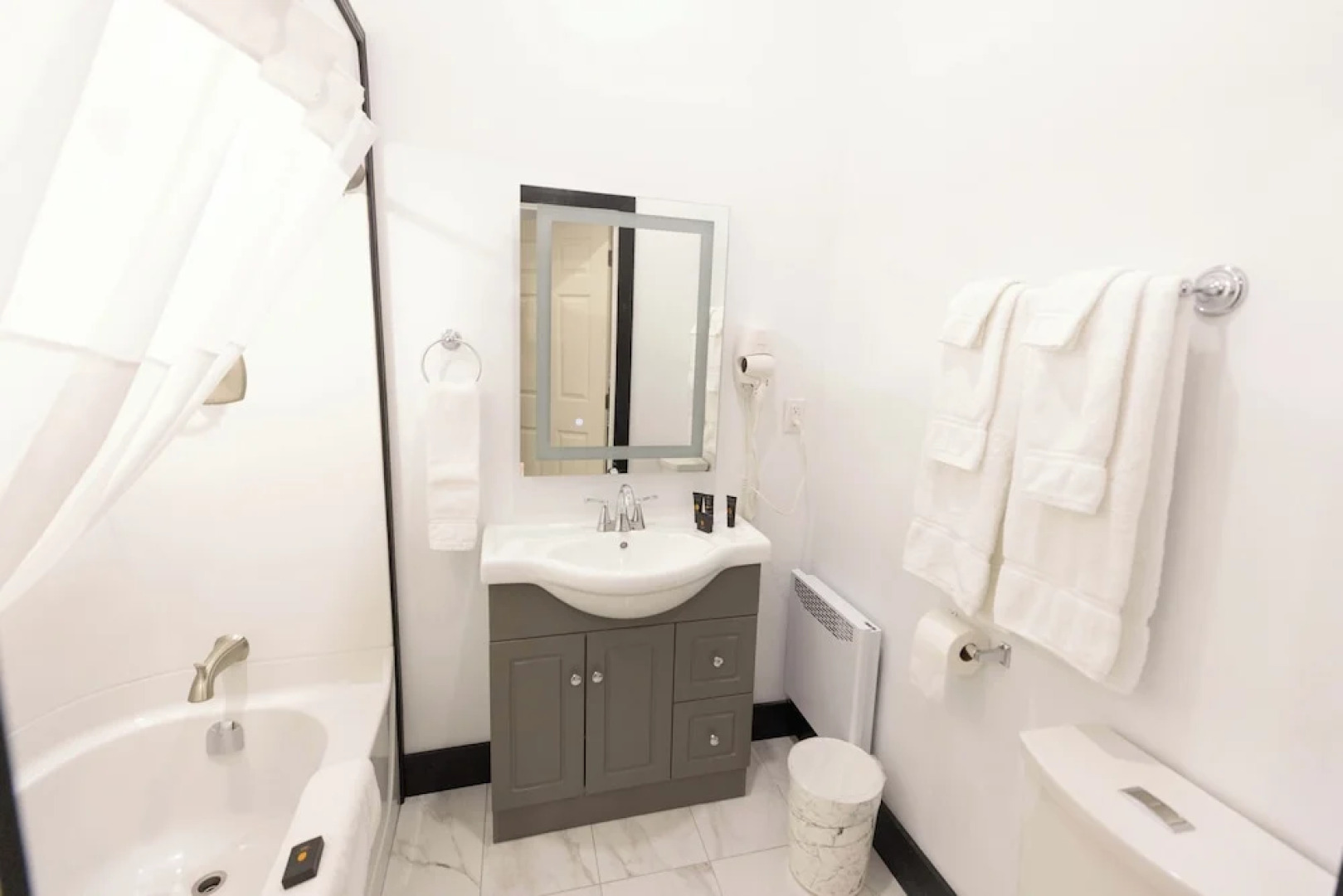 Motel 7 Inn & Suites