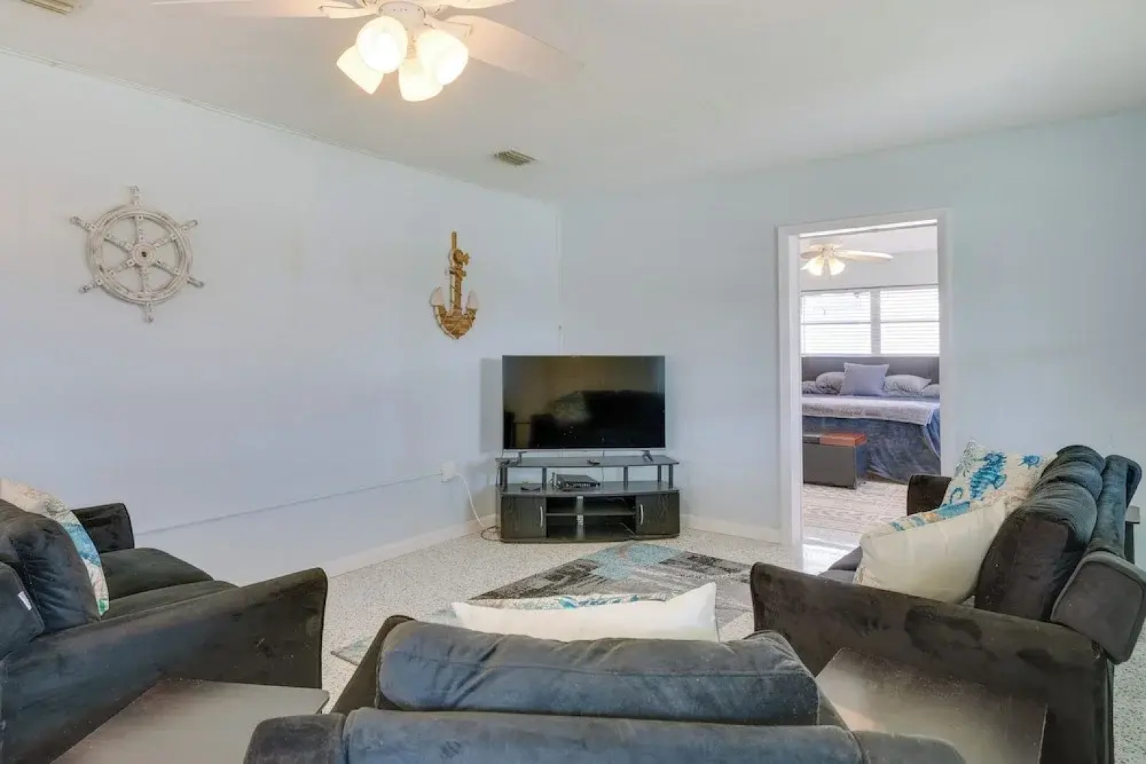 Waterfront Okeechobee Getaway w/ Backyard Dock!