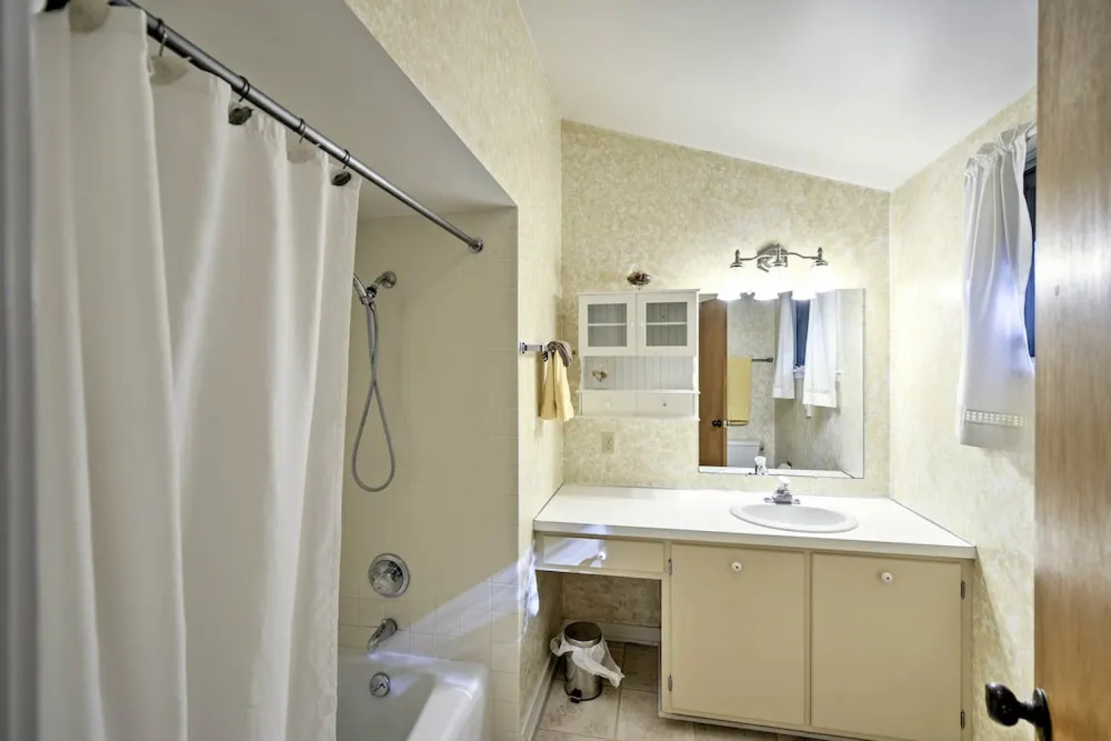 'pine Cottage' Duplex w/ Deck: Walk to State Park!