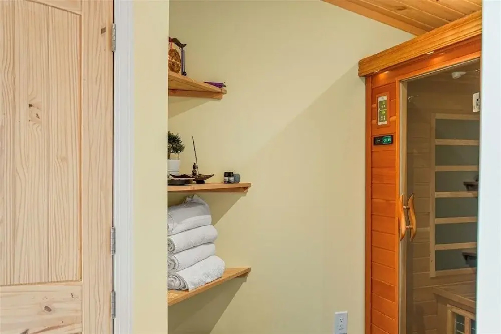 Pocono Scandinavian Cottage 2 Bedroom Cottage by RedAwning