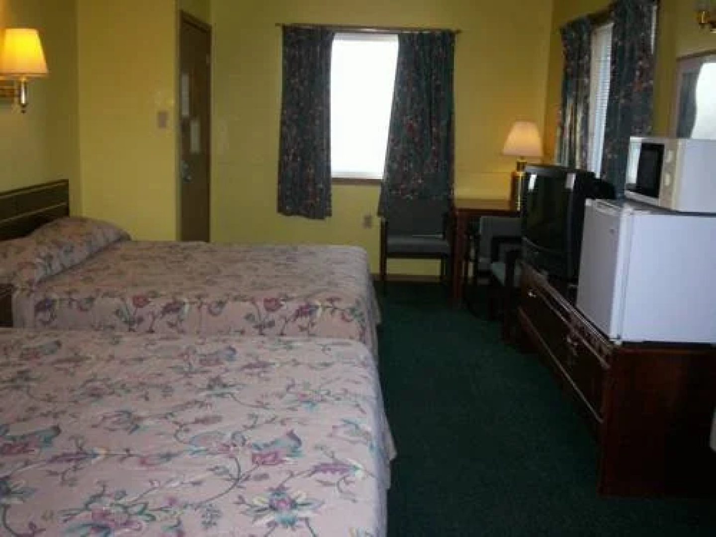 Colonial Inn