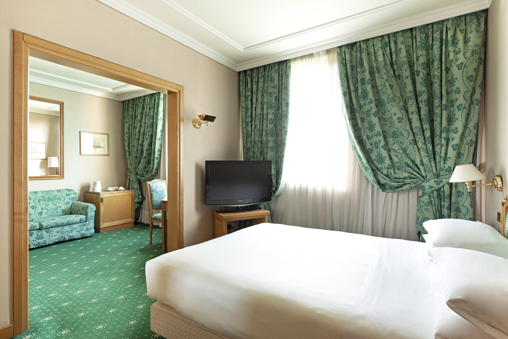 Отель Royal Garden