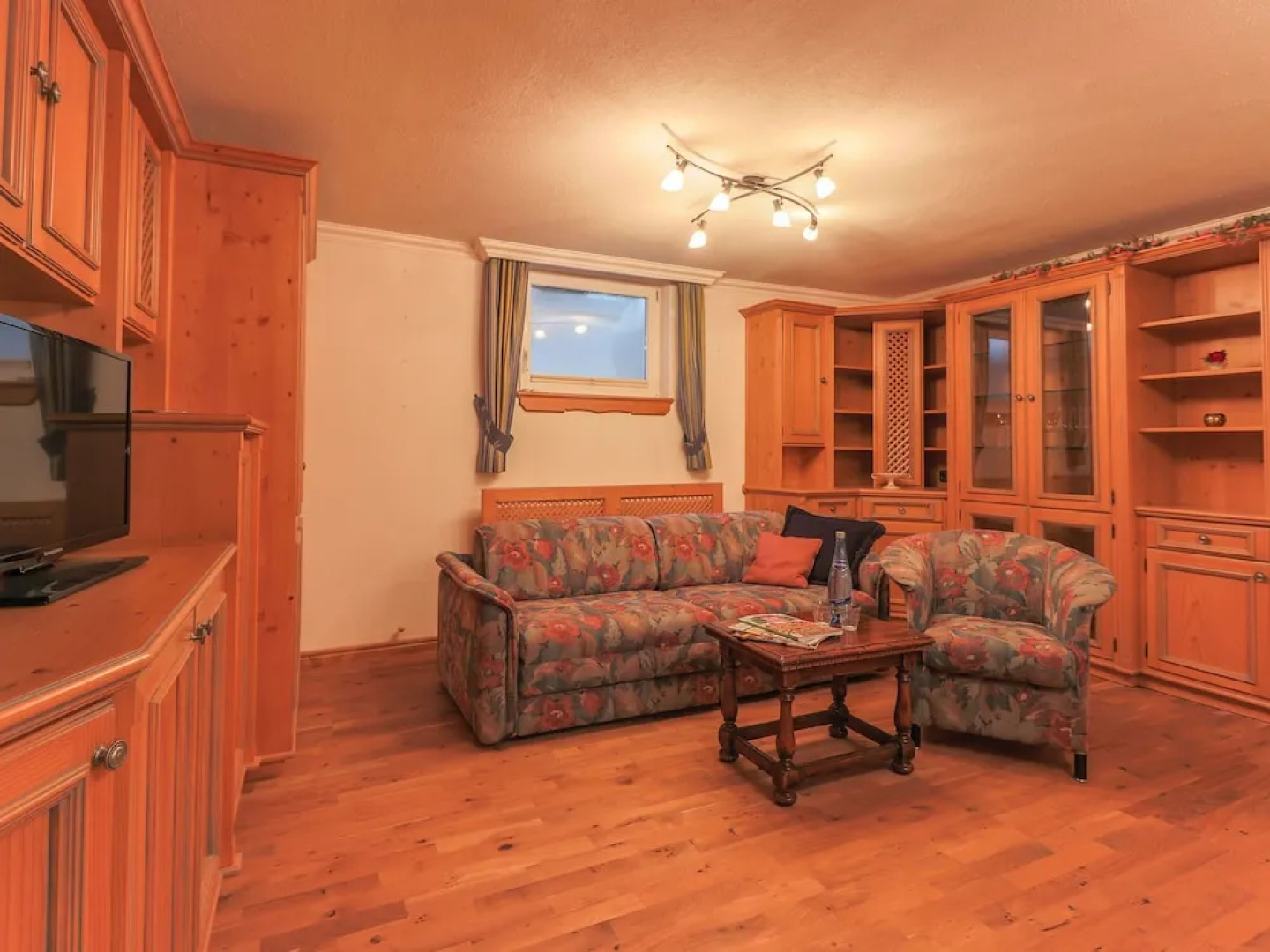 Quaint Holiday Home Tyrol With Garden